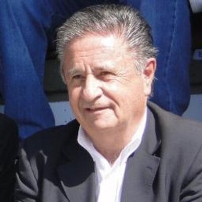 Tras la caída del gobierno de De la Rúa, Duhalde fue presidente interino entre 2002 y 2003 por aplicación de la Ley de Acefalía.