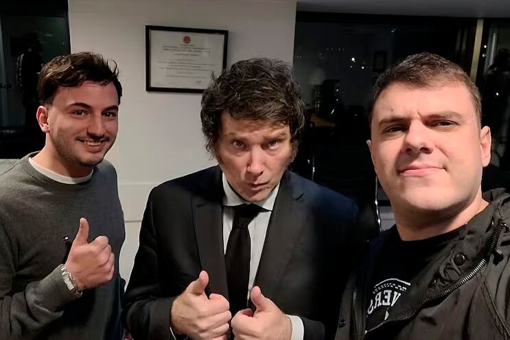 Agustín Romo, Javier Milei y el Gordo Dan.