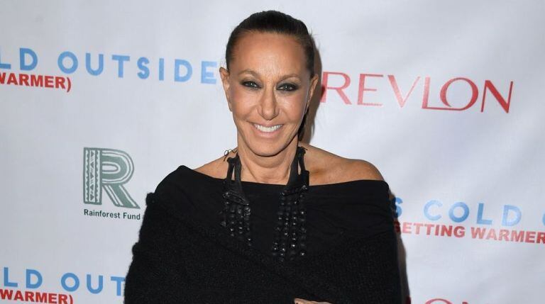 La famosa modista debió corregir su apoyo al cuestionado productor.