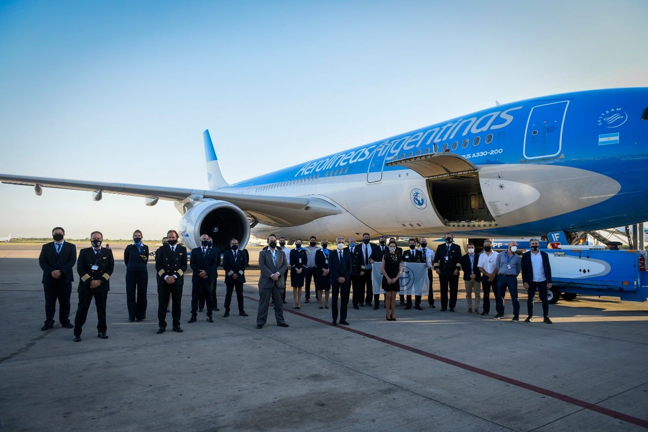 Un vuelo de Aerolíneas Argentinas despegó hacia Moscú a las 19:30 para traer la vacuna Sputnik V contra la covid-19 e inmunizar a las primeras 300.000 personas.