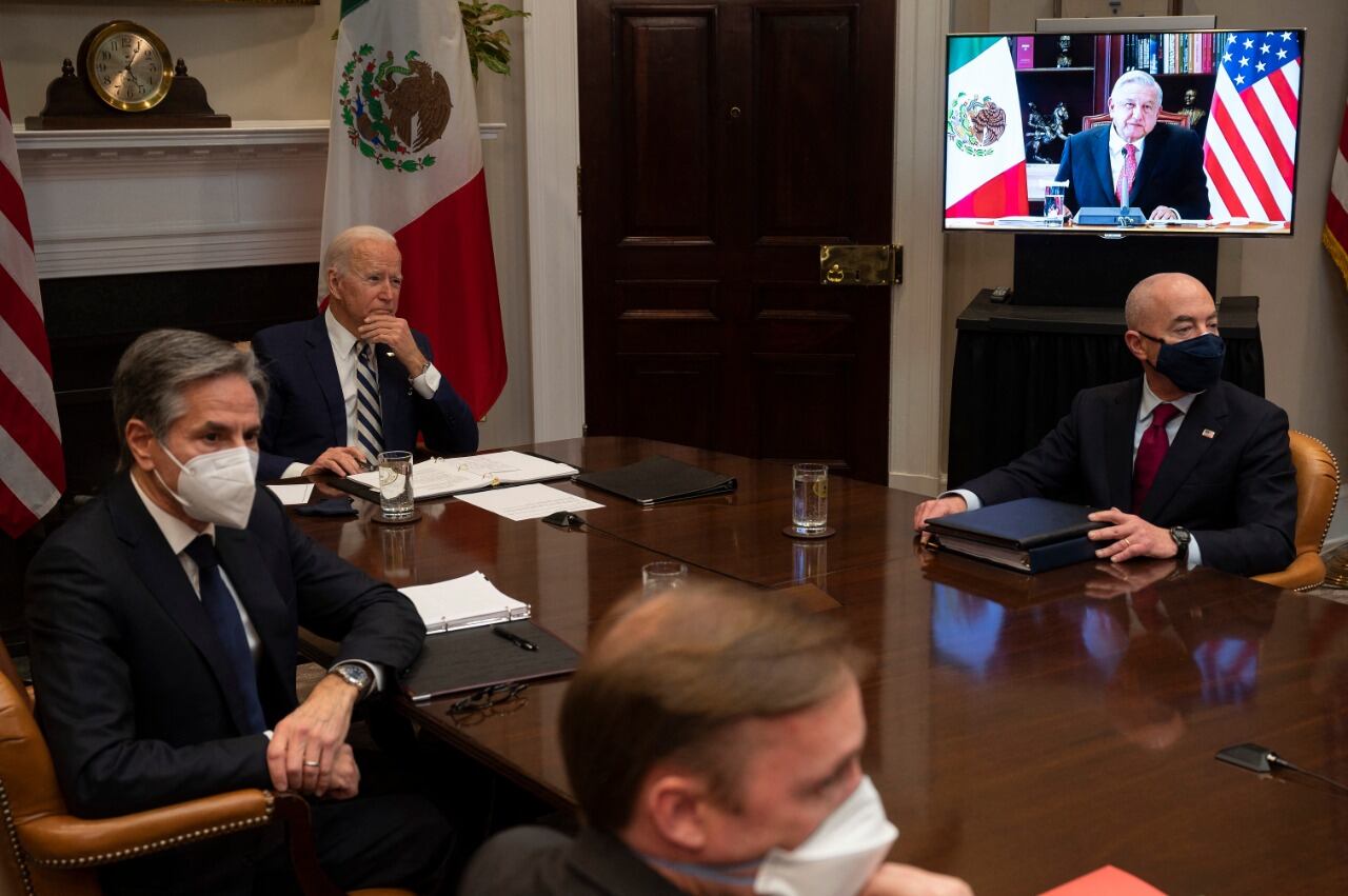 En encuentro por zoom, visto desde la Casa Blanca.