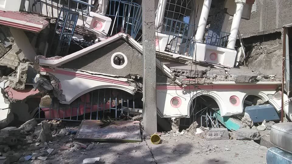 El sismo produjo importantes daños en varios puntos del país.