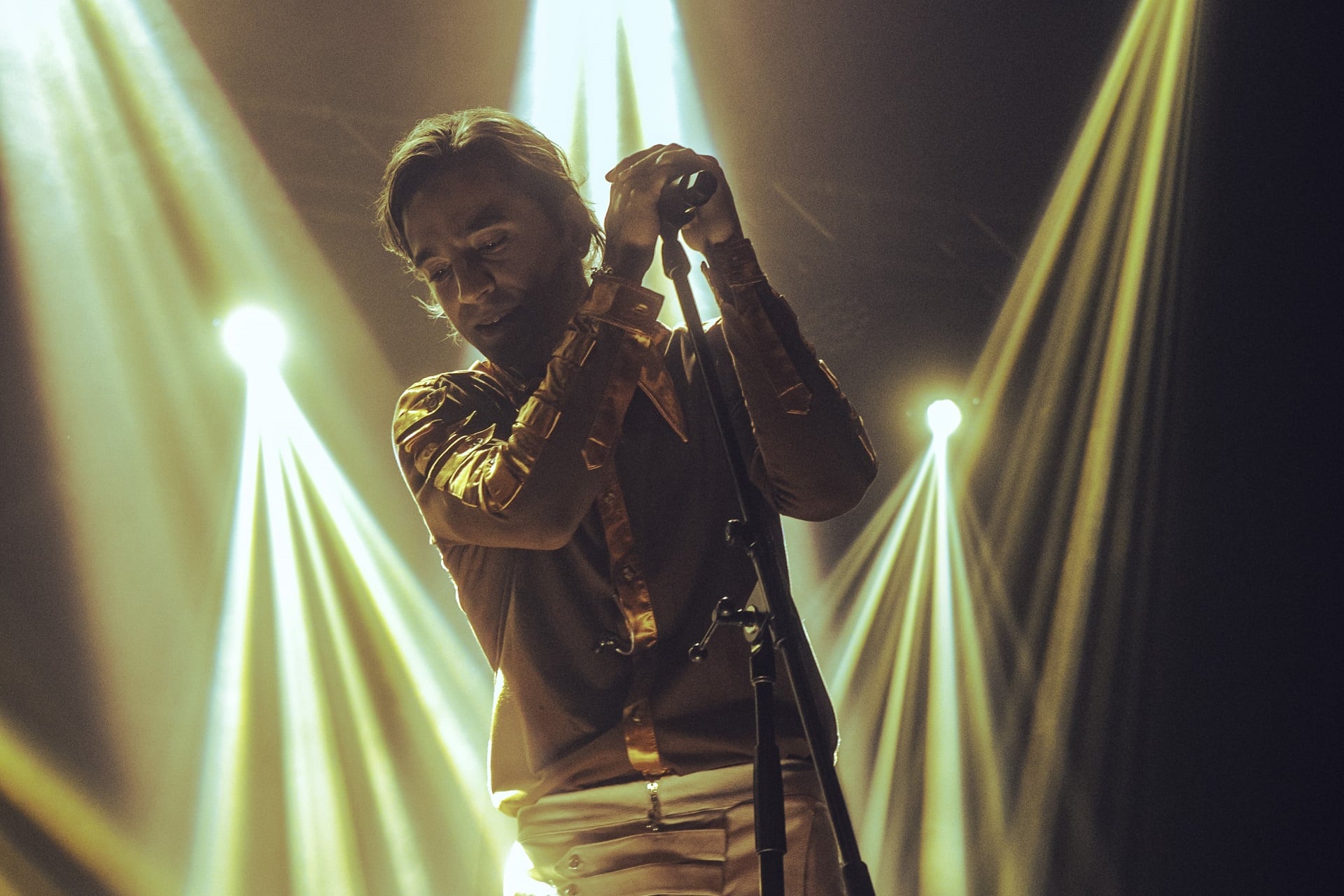 Broke Carrey, que abrió la fecha, había dejado el escenario listo para que suceda lo fantástico, pero Ralphie pareció más "un tío en un casamiento"