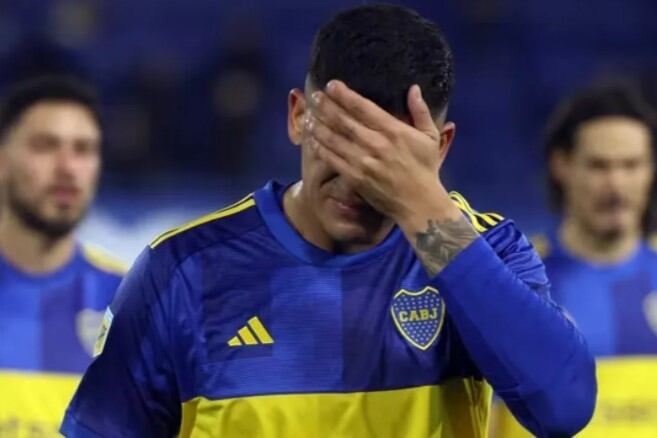 Marcos Rojo debió retirarse del campo de juego antes del partido por una lesión en el gemelo durante el precalentamiento.
