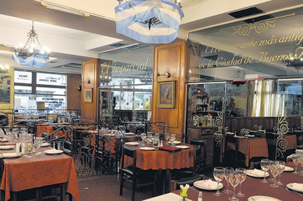 “Perdimos ingresos por más de 200 mil pesos”, dice el dueño del restaurante El Imparcial.