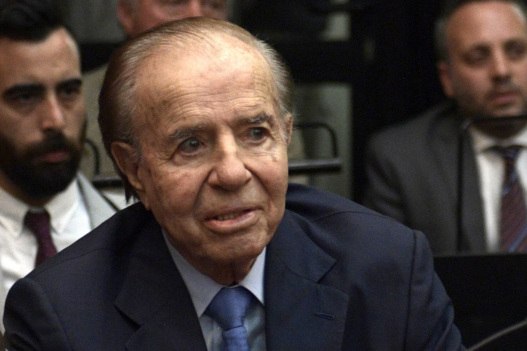 El ex presidente y ahora senador Carlos Menem tendrá su busto en la Casa Rosada.
