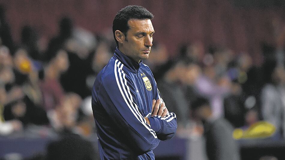 Lionel Scaloni, regresó este viernes a la Argentina. Quiere armar un equipo con 40 jugadores.