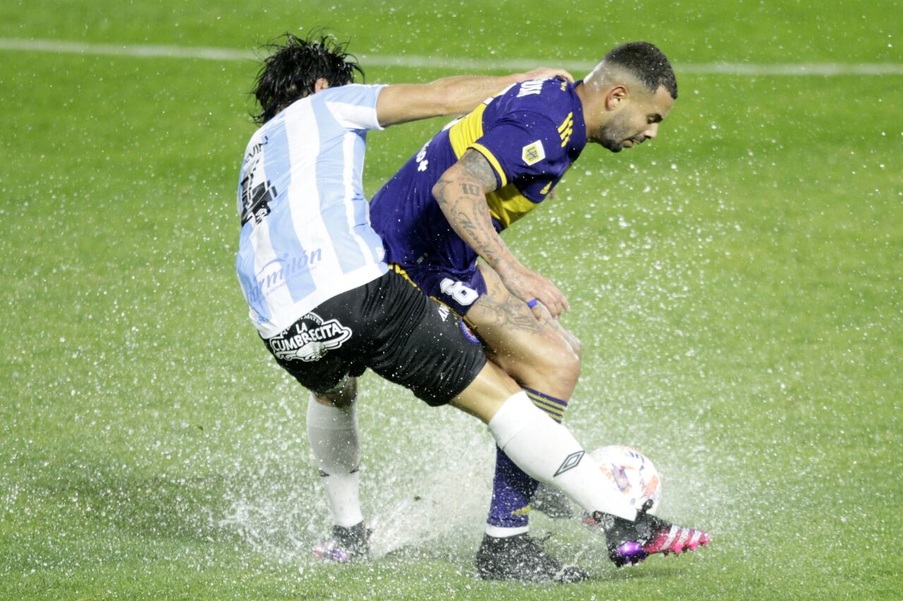 Kevin Mac Allister, Cardona y el difícil control del balón en medio del agua