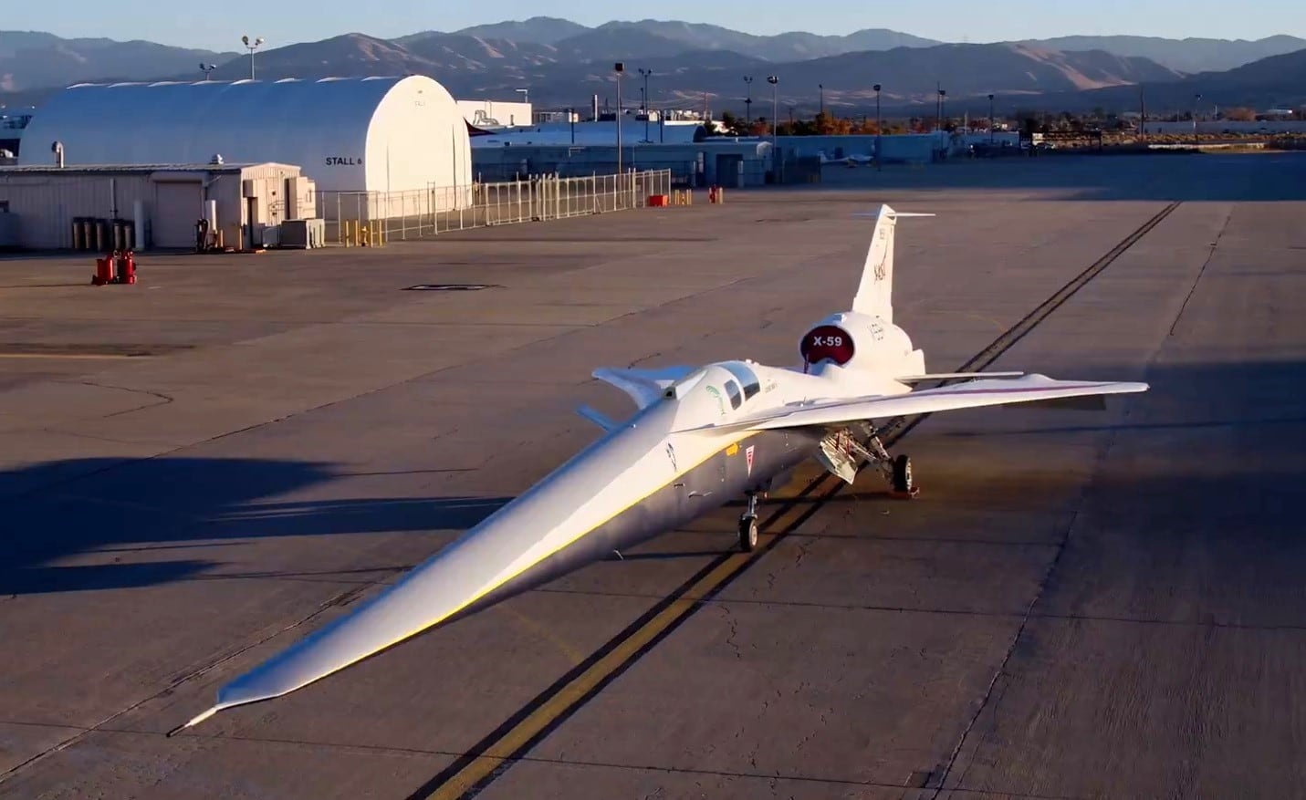 El X-59 mide 29 metros de largo y la superficie de sus alas es de 9 metros . Imagen: NASA.