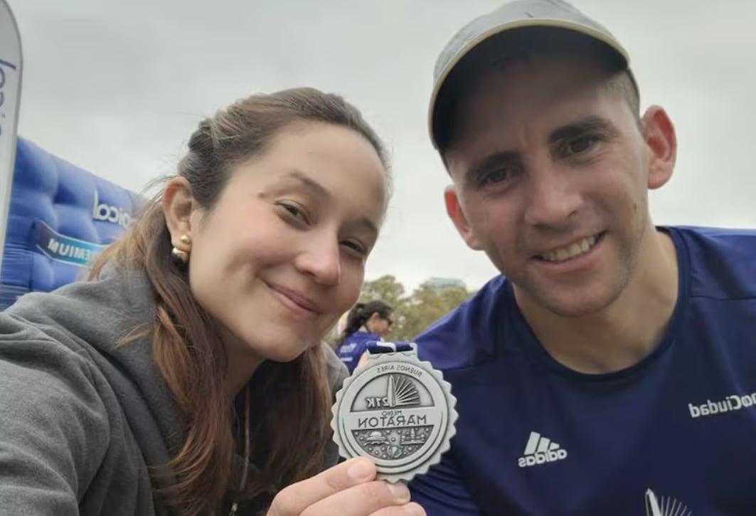 María Alexandra Gómez junto a su pareja, el gendarme Nahuel Gallo