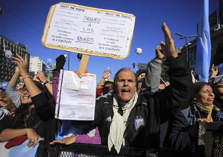 El acto en la 9 de Julio congregó a miles de personas para repudiar el regreso al FMI.