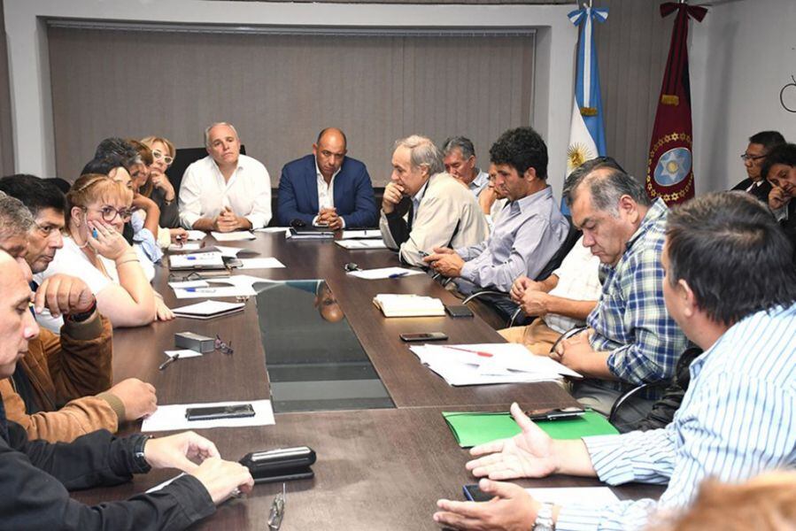 Cánepa y Dib Ashur, en la cabecera de la mesa de conversaciones 
