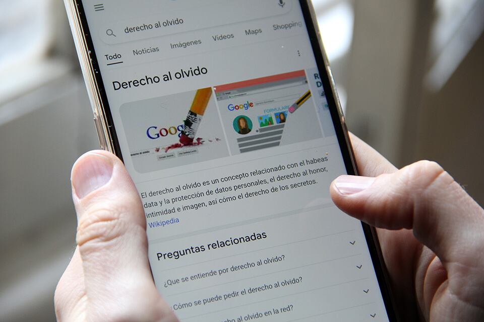 No es tan sencillo lograr que google "baje" una información.