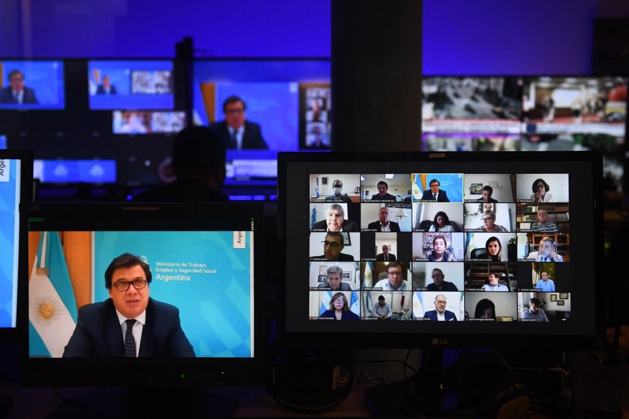 El ministro Moroni, durante su exposición.