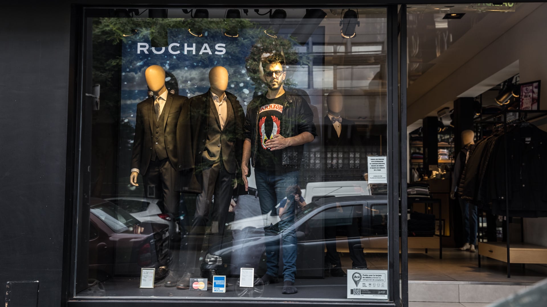 En el libro "La vida real", Garabal compila los dibujos de sus cuadernos personales (foto: Cecilia Salas).