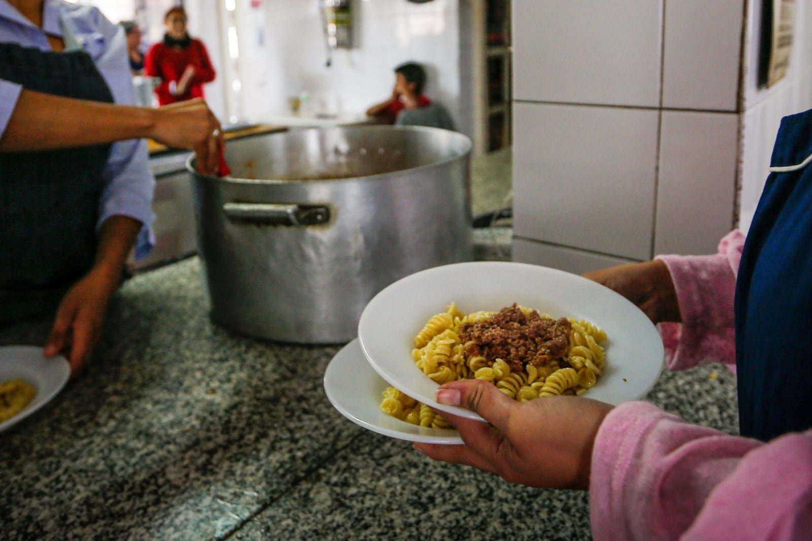 Julio Alak puso en marcha la Tarjeta Alimentar Platense.