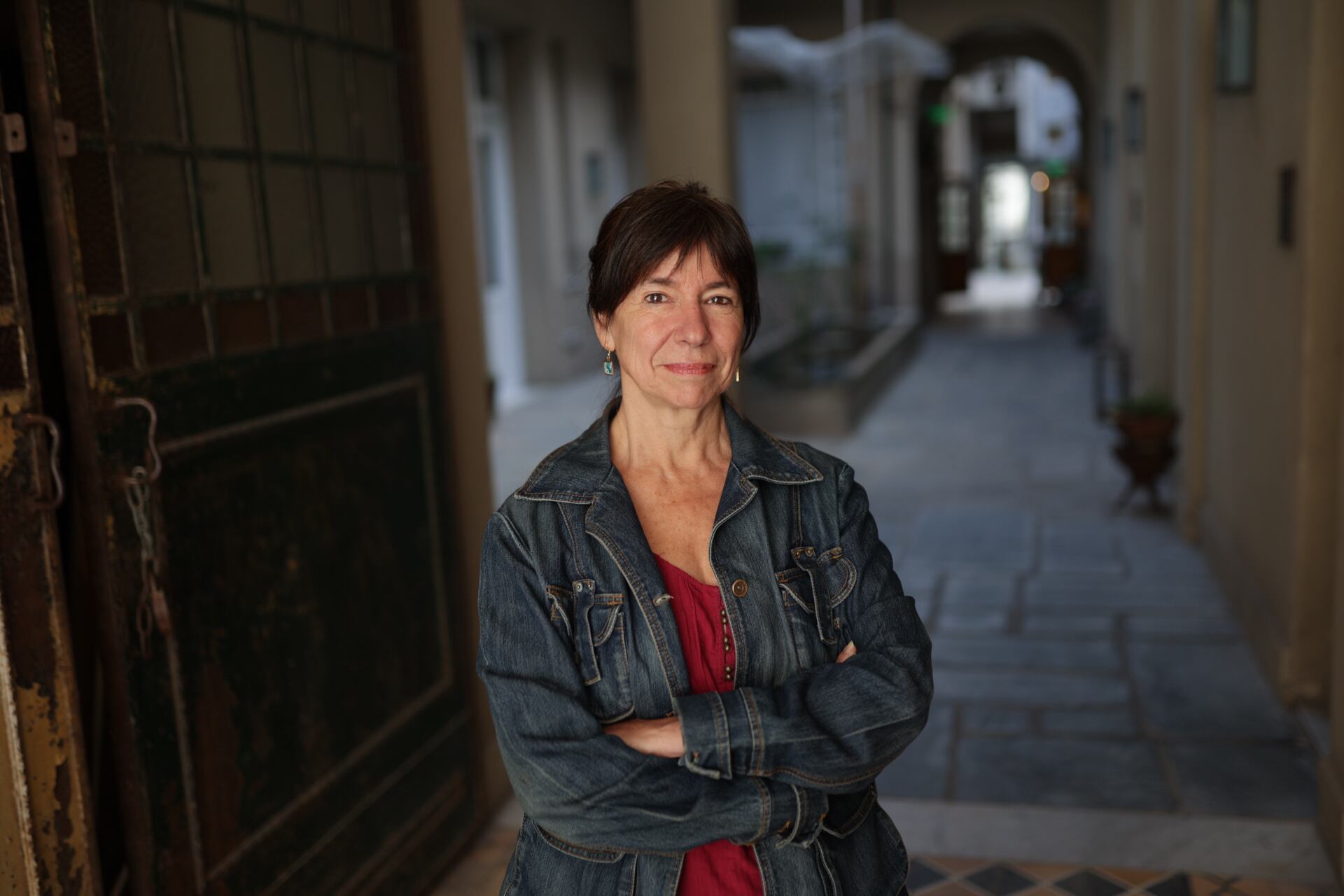 Herrero nació en Madrid en 1965, es una de las especialistas más reconocidas en ambientalismo y militancia feminista