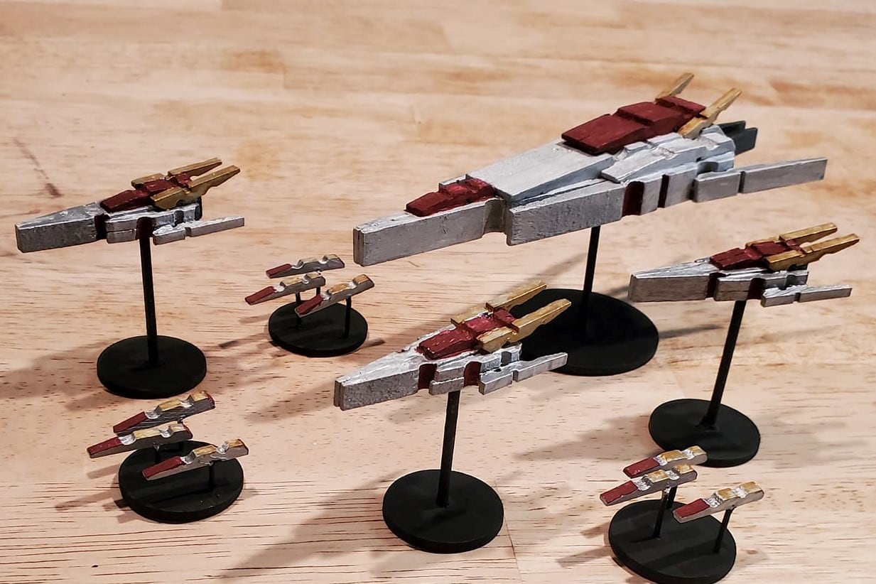 No todo es dinero: además, la mayoría de estos juegos de bajo presupuesto tienen reglas, dinámicas y un lore más sencillos y rápidos