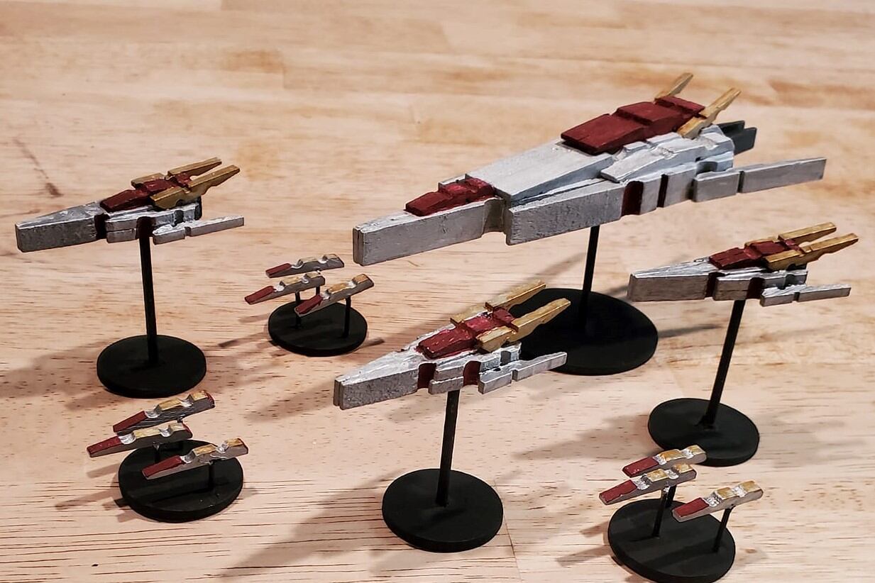 No todo es dinero: además, la mayoría de estos juegos de bajo presupuesto tienen reglas, dinámicas y un lore más sencillos y rápidos