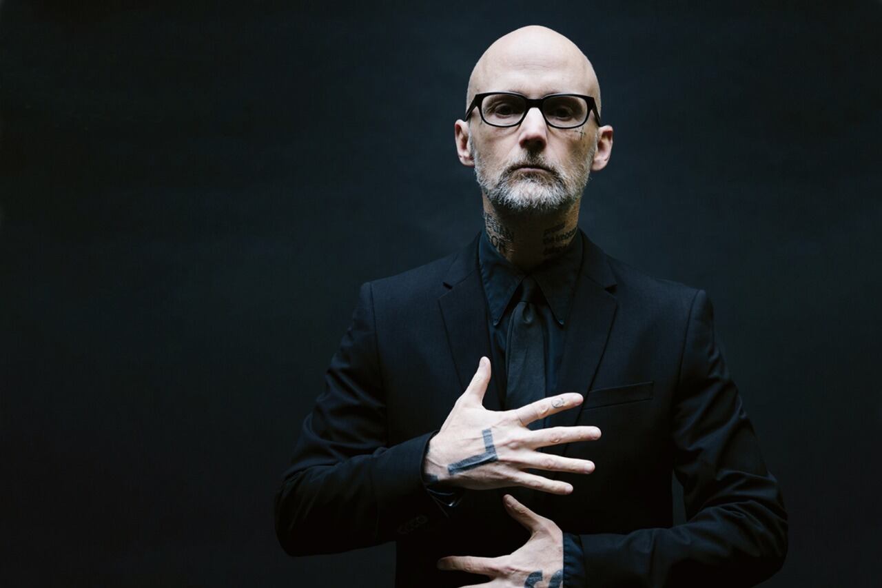 El nuevo disco de Moby incluye un sentido homenaje a David Bowie.