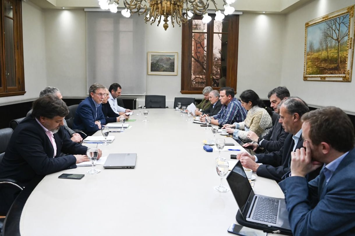 Bahillo comandó la mesa con los técnicos de las entidades.