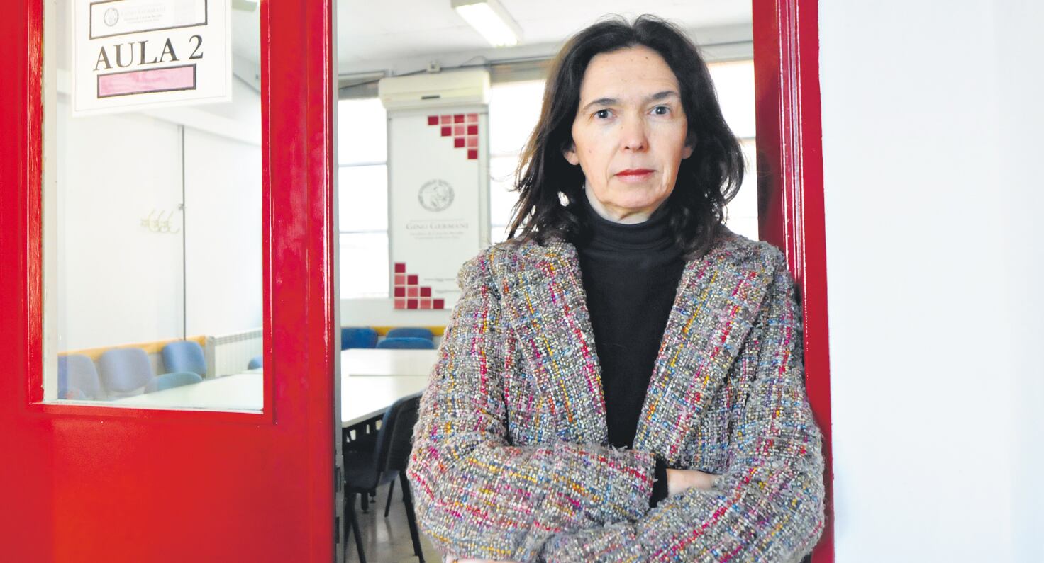 Mera es doctora en Antropología Social por la Ecole des Hautes Etudes en Sciences Sociales.