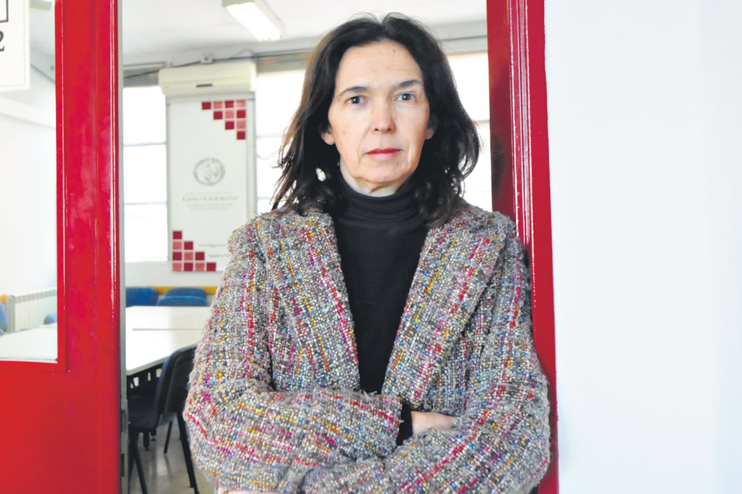 Mera es doctora en Antropología Social por la Ecole des Hautes Etudes en Sciences Sociales.