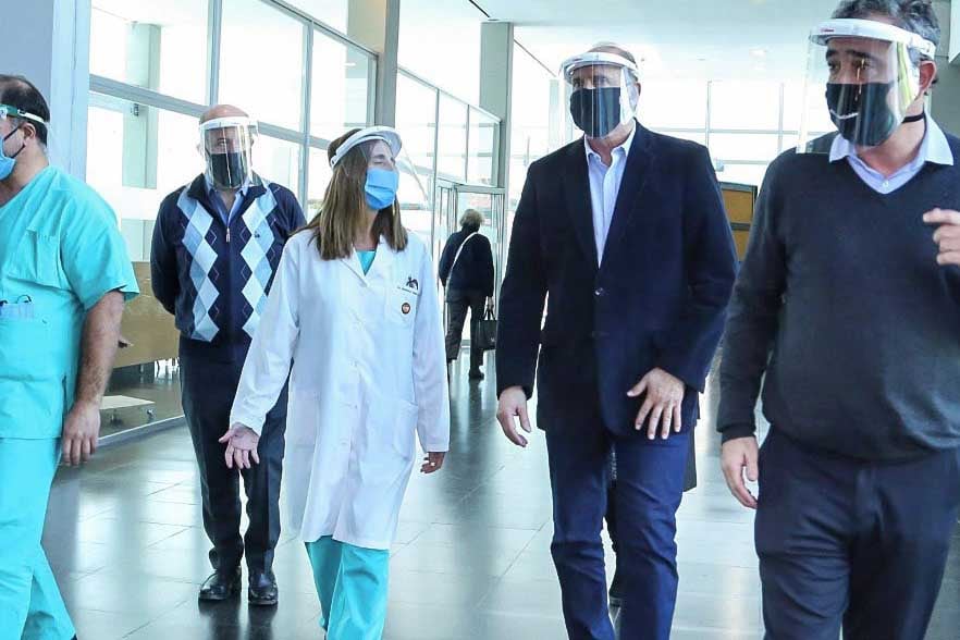 El gobernador Omar Perotti busca financiamiento para atender la pandemia.