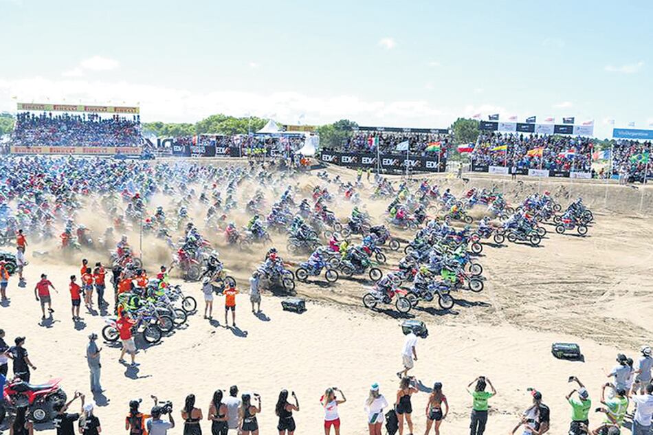 El Enduro de Verano concentra miles de personas del público y participantes.