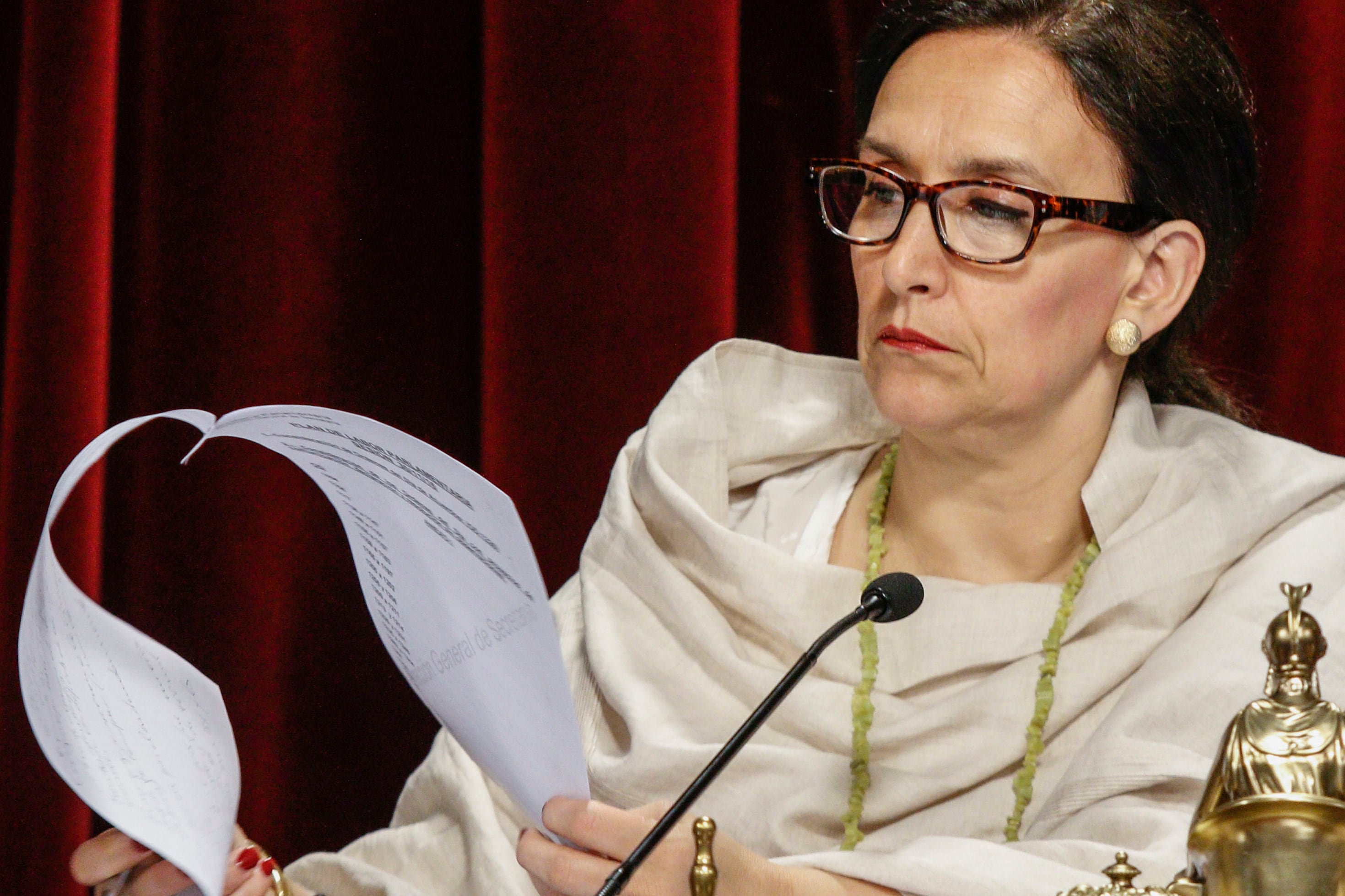 "¿Me podrás explicar?", se escucha inquirir a la expresidenta.
