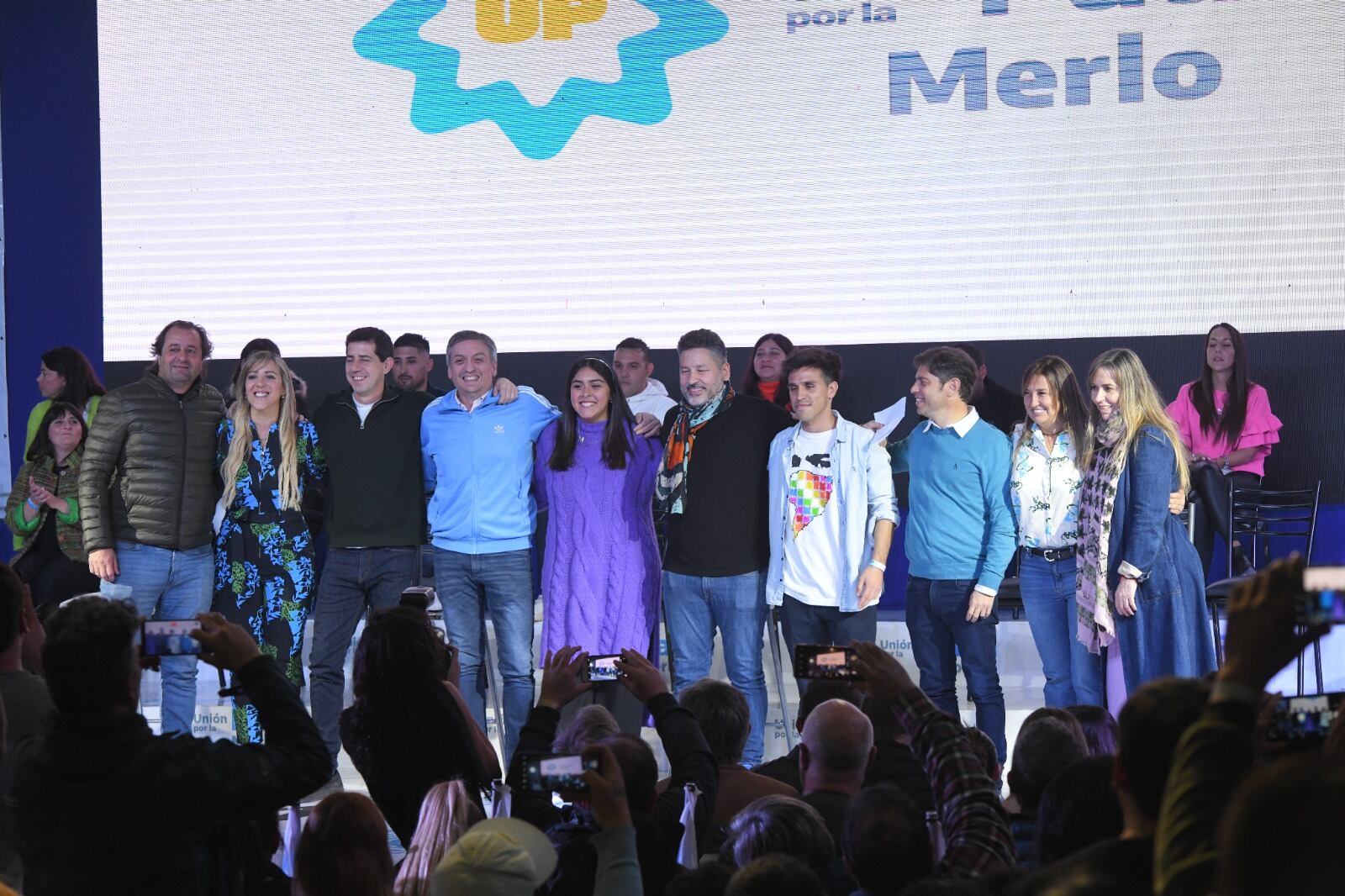 Máximo Kirchner, Axel Kicillof y Wado de Pedro respaldaron la candidatura de Gustavo Menéndez en Merlo.