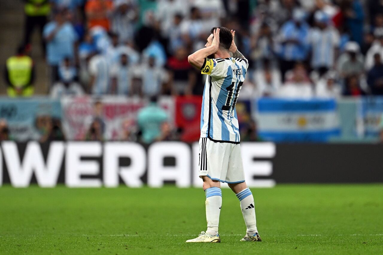 Messi le dedica el gol de penal a van Gaal