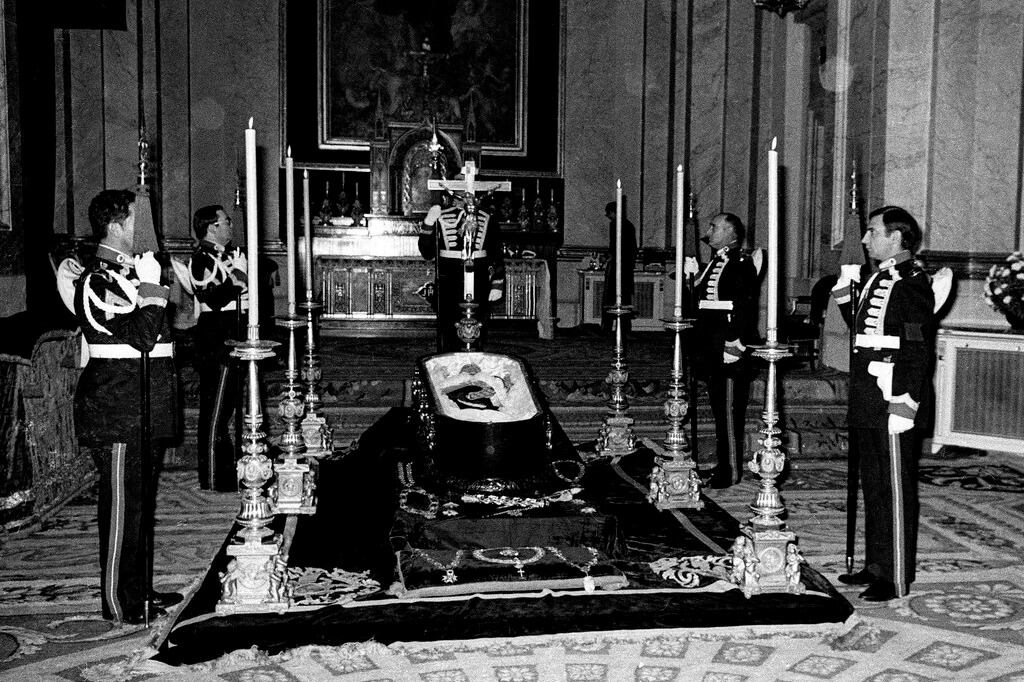 En 1975 falleció Francisco Franco. Su muerte puso fin a una dictadura de casi cuatro décadas en España.