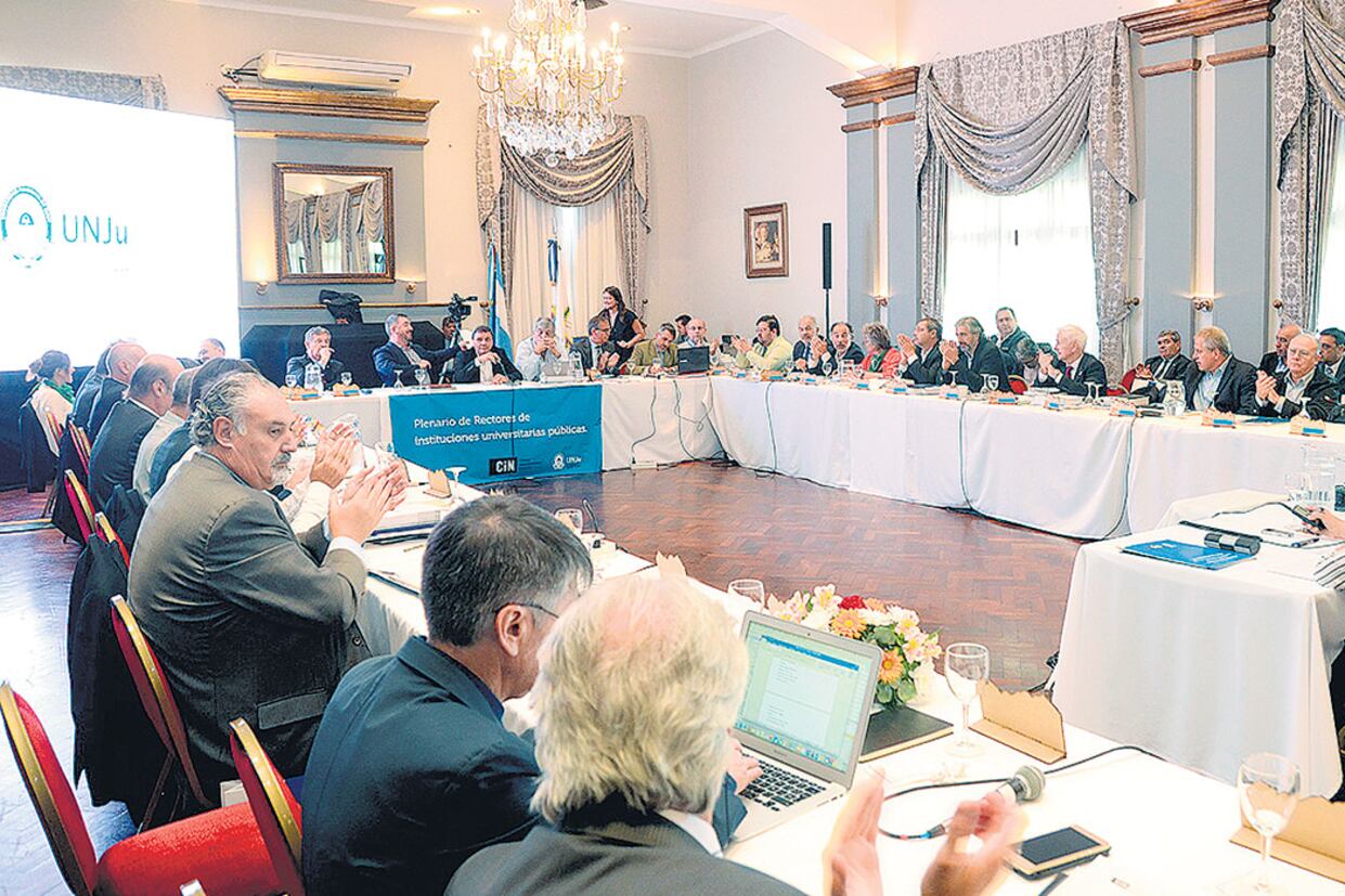 El plenario del CIN designó como nuevo presidente a Hugo Juri, ex ministro de De la Rúa.