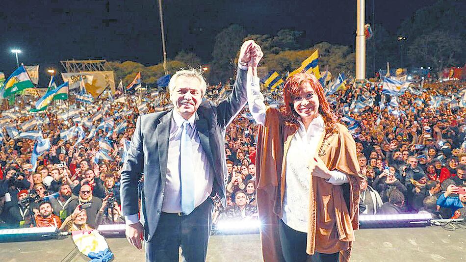 La fórmula del Frente de Todos, Fernández-Fernández, en el cierre de campaña que se realizó en la provincia de Santa Fe.
