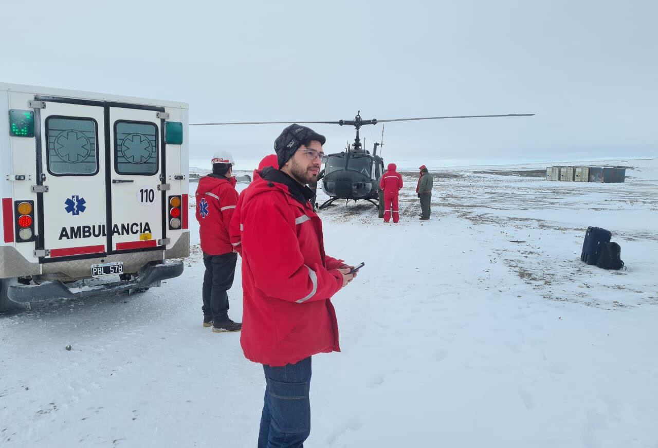A ciertos lugares de la Patagonia solo se puede llegar en helicóptero.