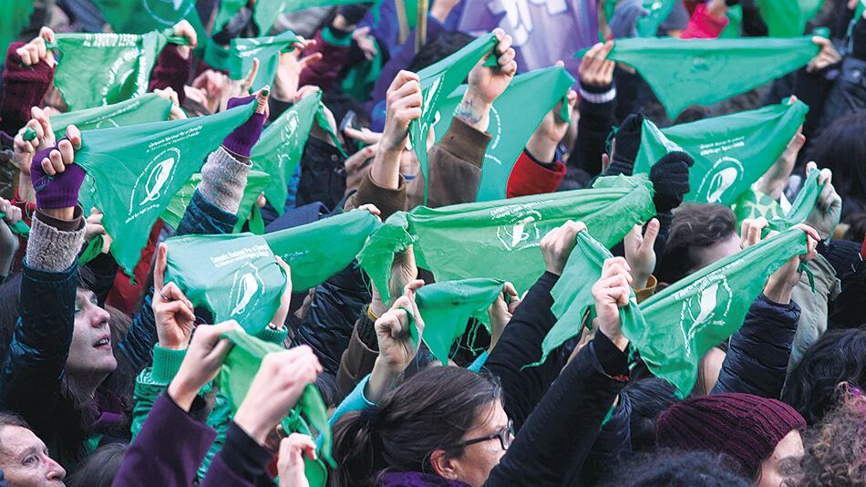Hoy, la Campaña inicia sus pañuelazos para impulsar al Senado a que apruebe la ley por el aborto legal.
