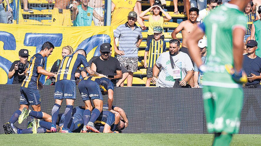 Festejo del gol de Tobio.