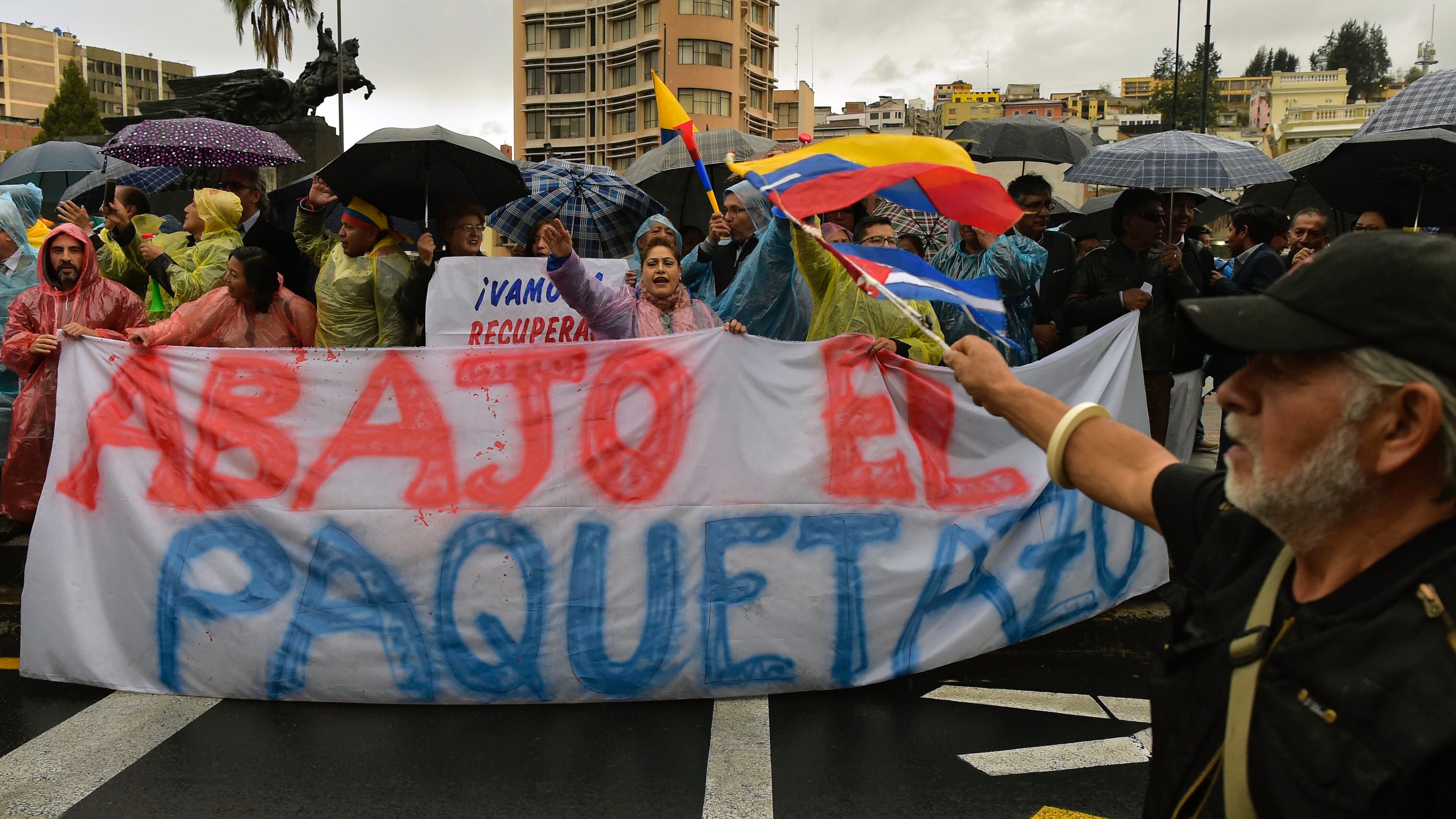 Tras el aumento las calles de ecuador se llenaron de manifestantes.