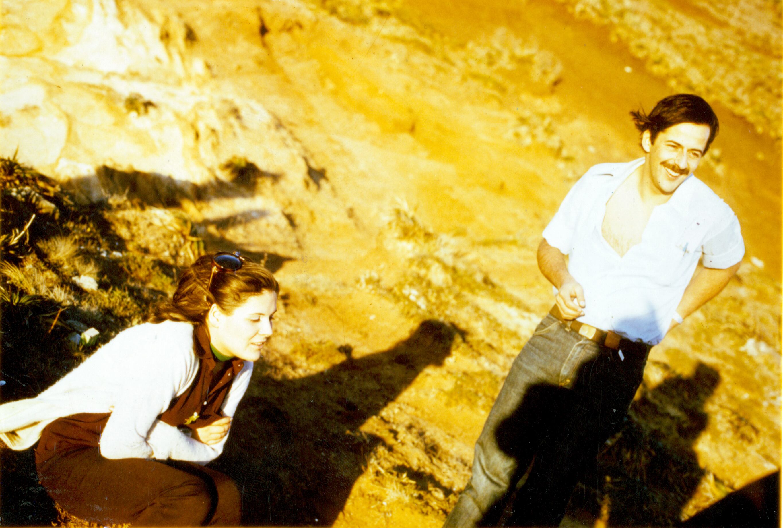 Castillo y Miguel Enríquez, secretario general del MIR asesinado por la DINA en de octubre de 1974.