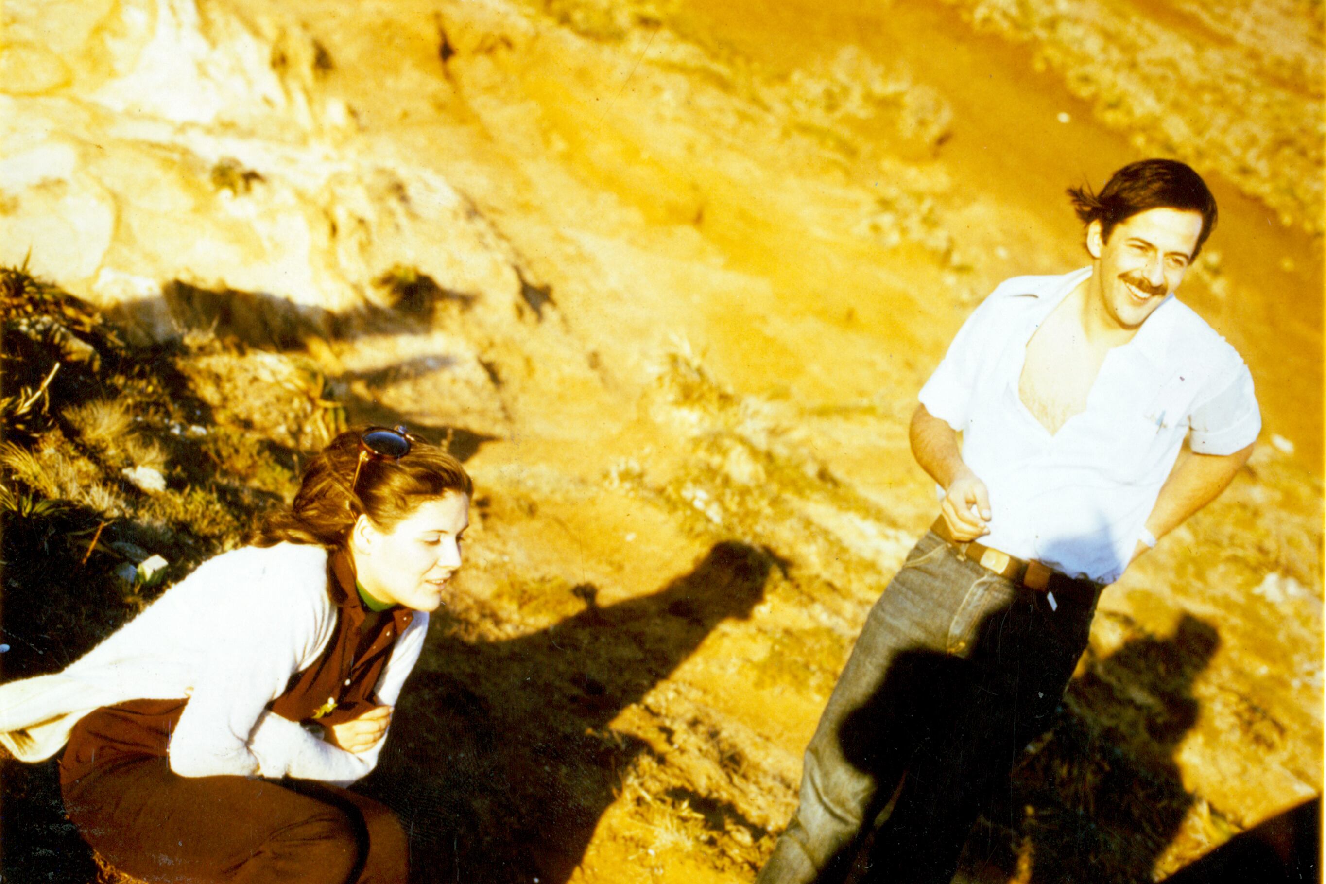 Castillo y Miguel Enríquez, secretario general del MIR asesinado por la DINA en de octubre de 1974.