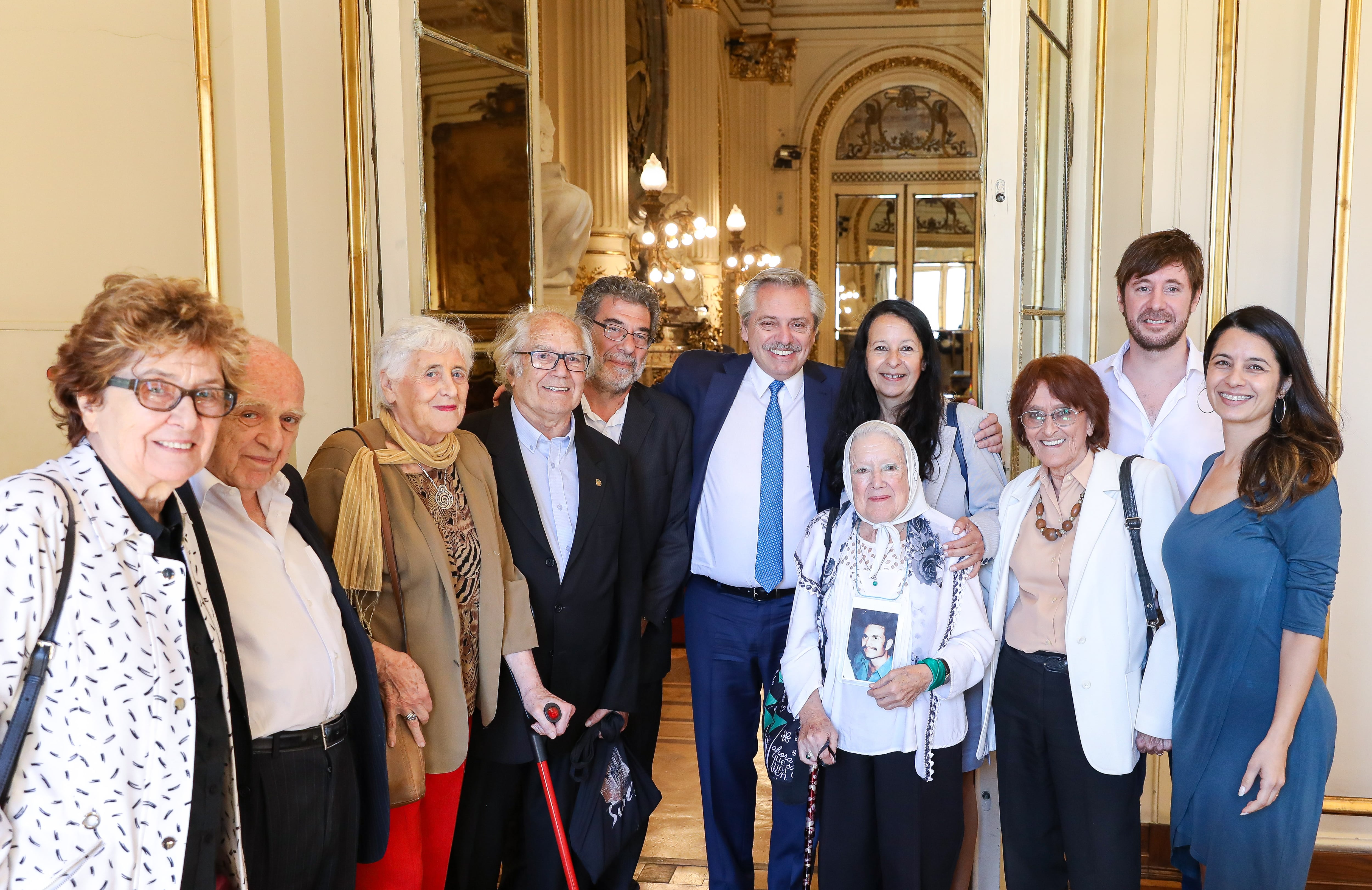  "Me pareció un hombre agradable y cariñoso que me recordó a Néstor las veces que hablé con él", dijo Cortiñas sobre el Presidente.