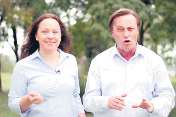 Josefina Etienot en campaña con Sergio Varisco. Después de la causa por narcotráfico, la vice acusa al intendente.