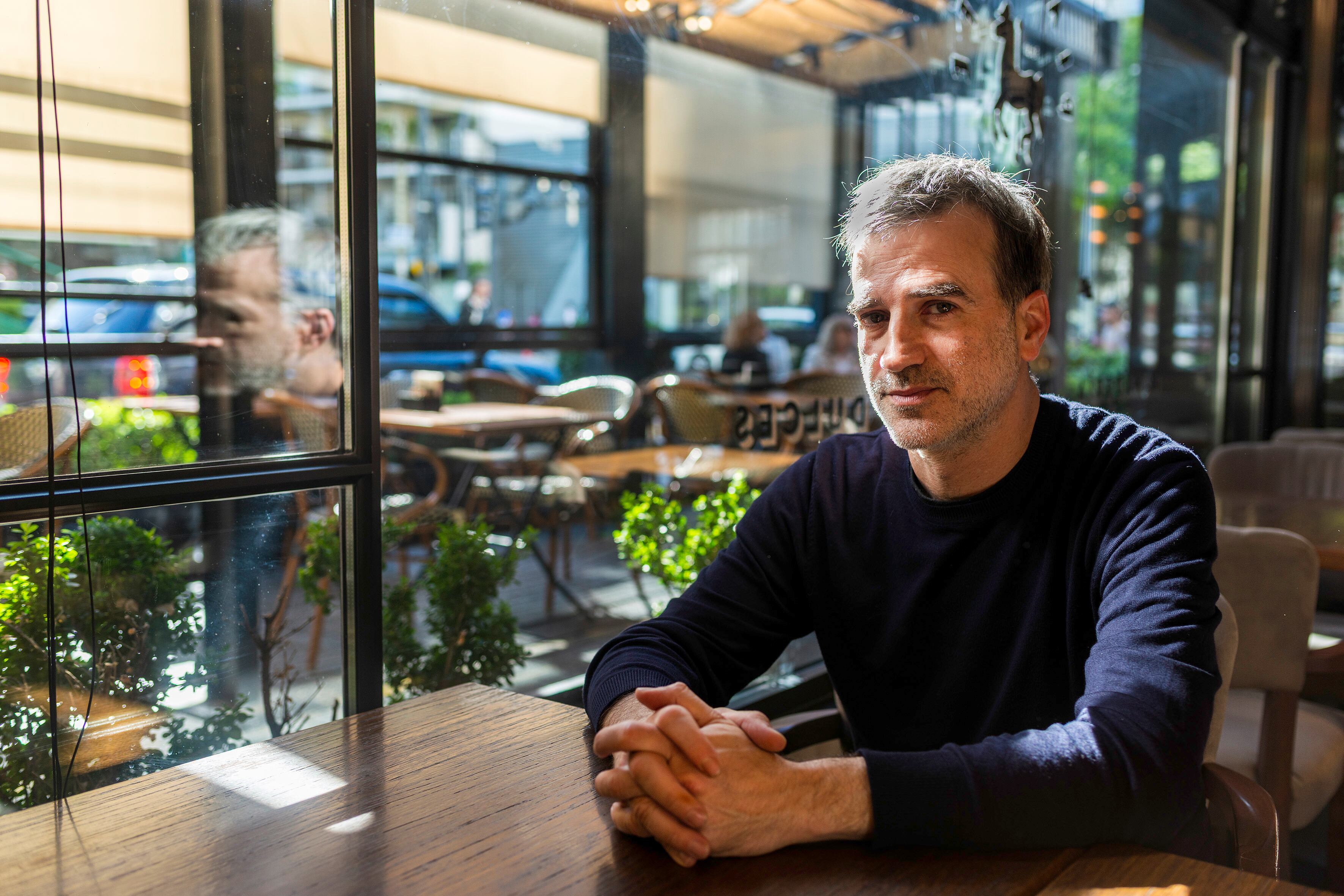 "Me es más fácil actuar siendo dirigido, pero fui encontrándole la vuelta y pude finalmente habitar las escenas"