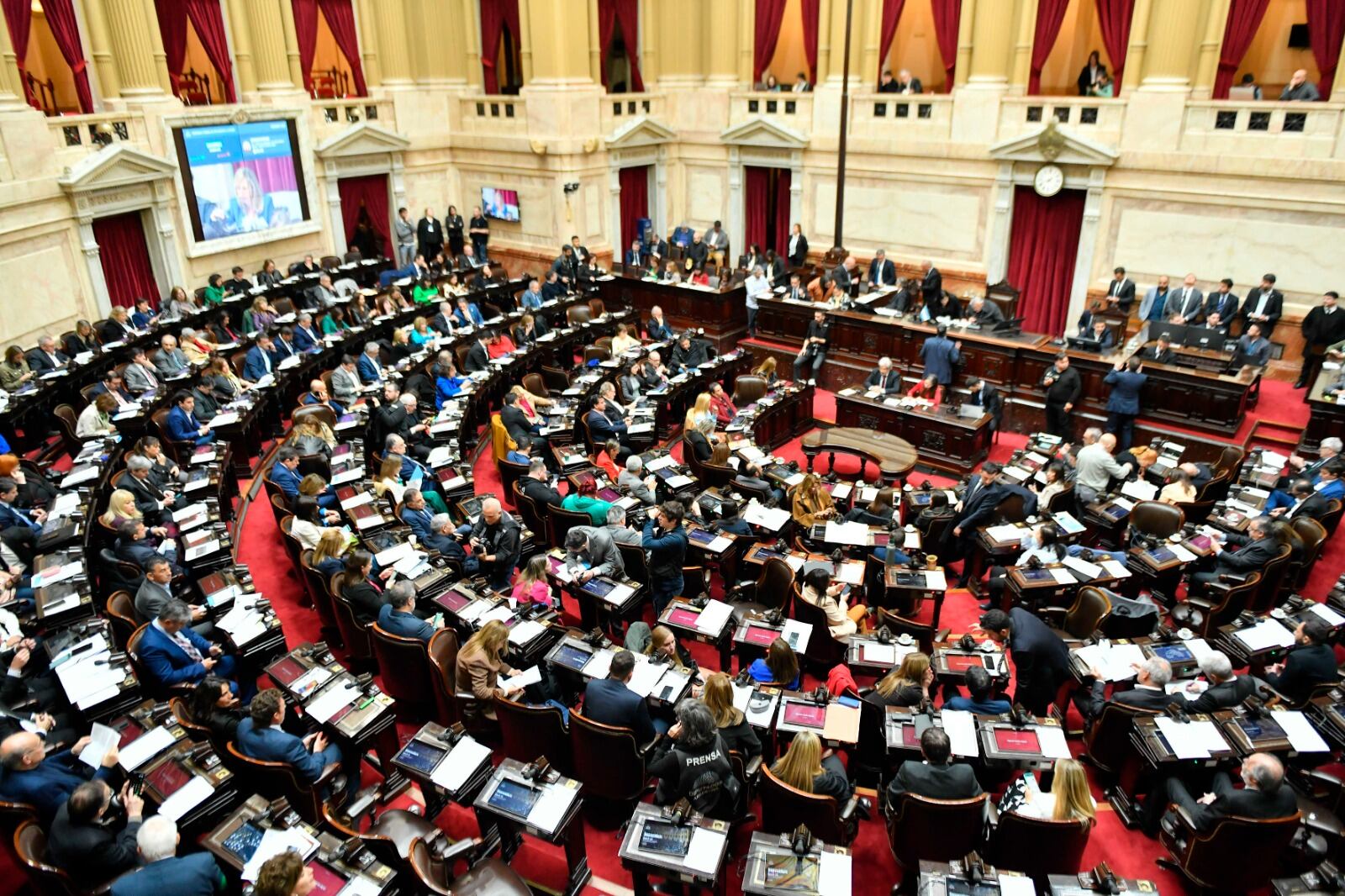 En el Congreso de la Nación, el oficialismo cuenta solamente con 38 diputados y 7 senadores.