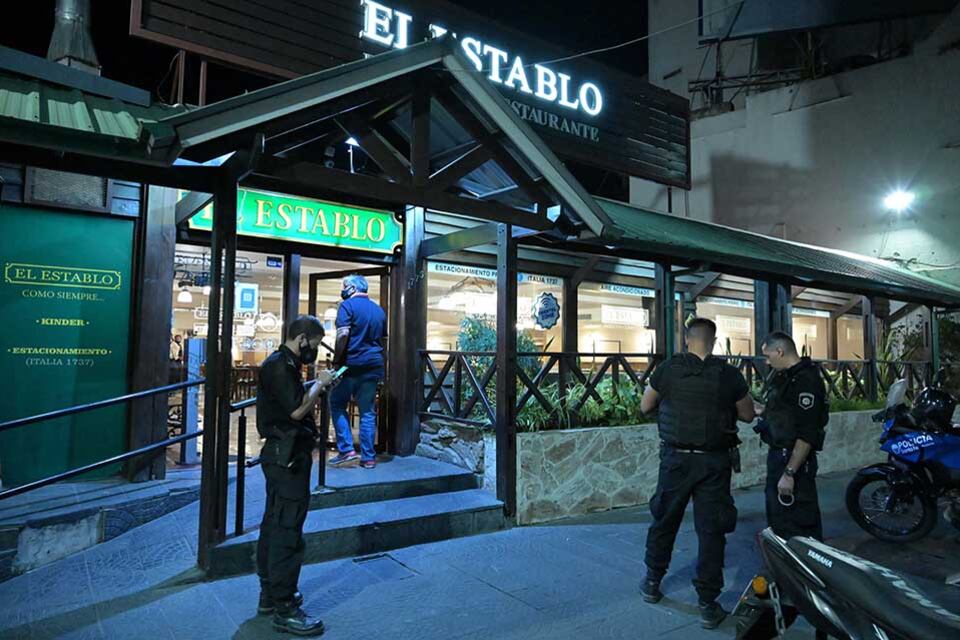"El Establo" estaba repleto. "Pudo ser una masacre", dijo el dueño.