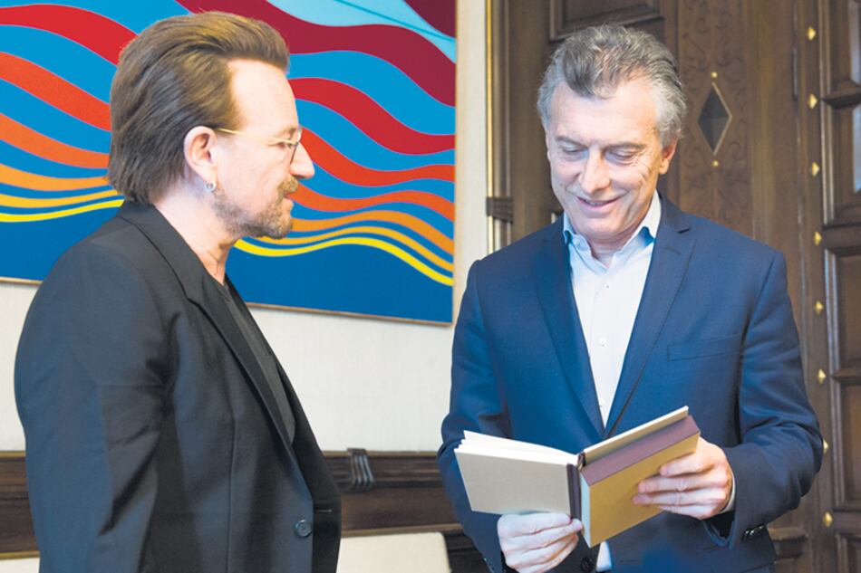 El presidente Mauricio Macri recibió a Bono en la Casa Rosada.