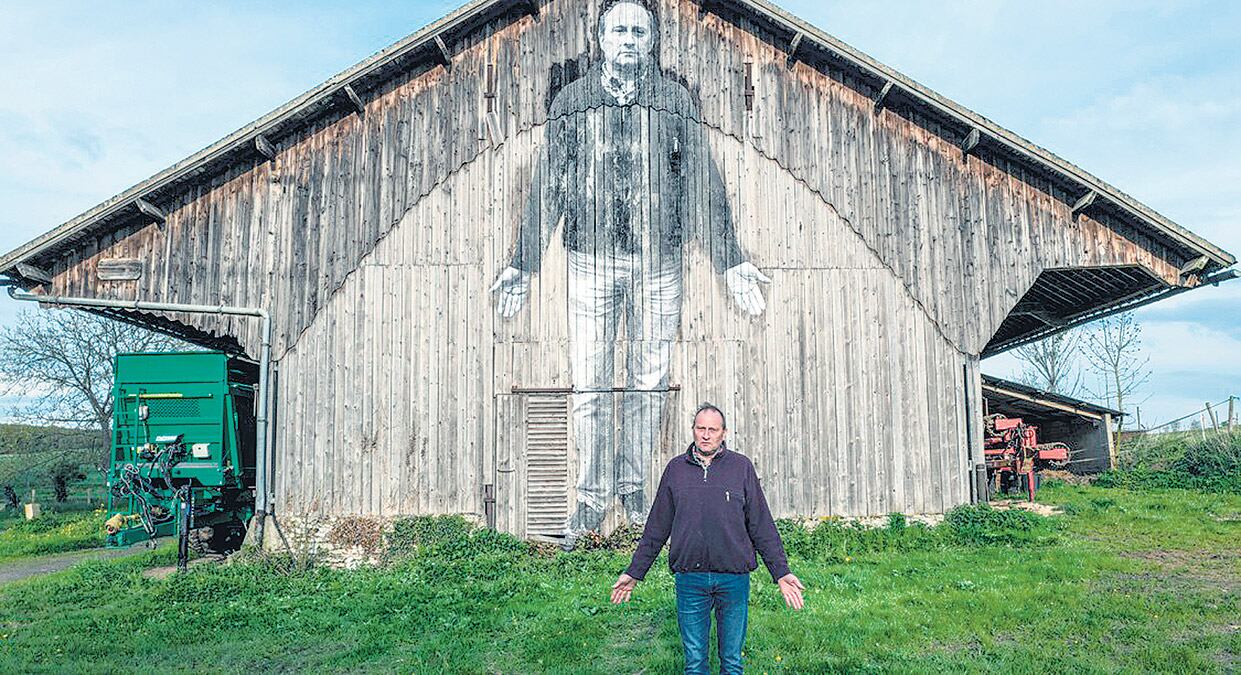 Con las fotos, Varda y JR erigen enormes murales para el recuerdo.