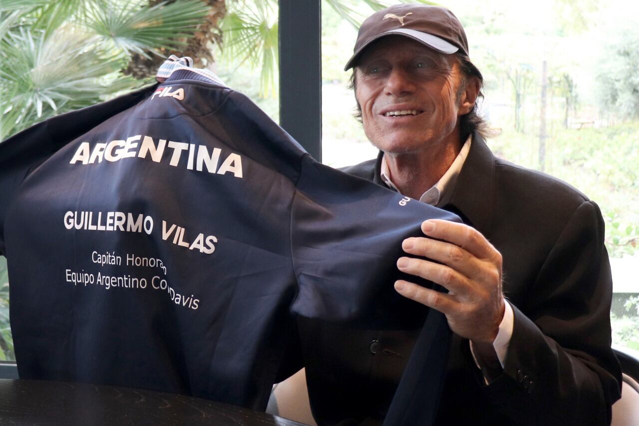 Guillermo Vilas, con la camiseta del equipo argentino de Copa Davis.