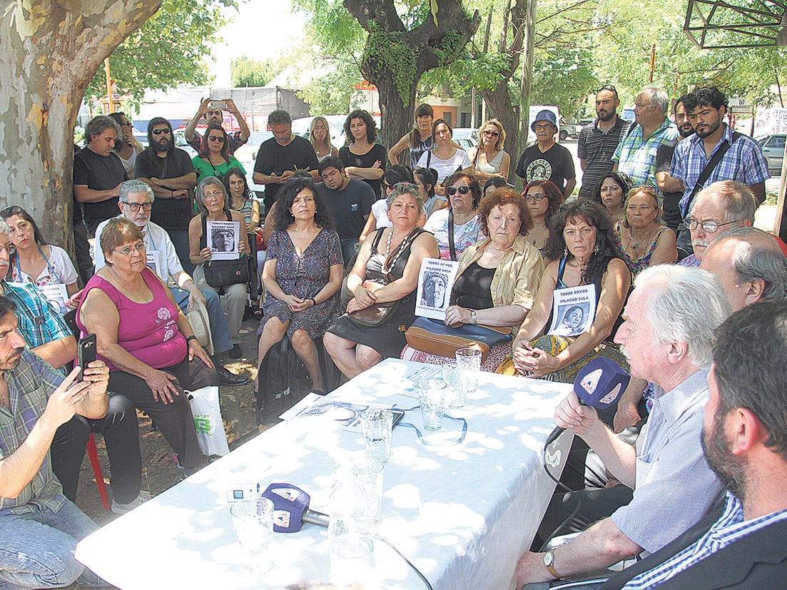 Miembros del Colectivo Quilmes, Memoria, Verdad y Justicia celebraron la decisión de la Legislatura bonaerense. 